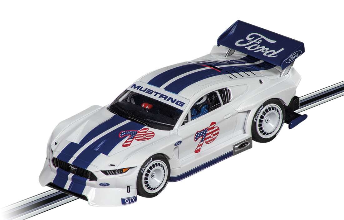 Carrera Ford Mustang GTY N°52 – Voiture Radiocommandée Détaillée, Feux Fonctionnels, Licence Officielle