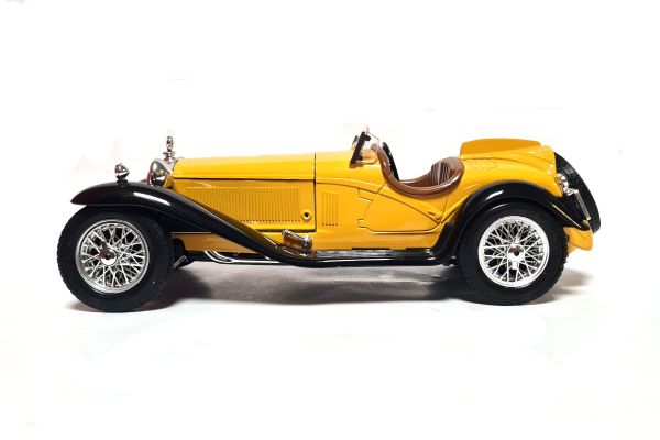 gebraucht! Bburago 3008 Alfa Romeo 2300 Spider 1932 gelb/schwarz Maßstab 1:18 - fast wie neu