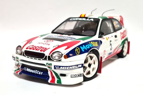 gebraucht! Autoart 80022 Toyota Corolla WRC 1998 "Rally Portugal" weiß/rot/grün Maßstab 1:18 - fast