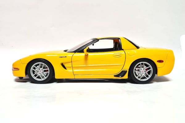 gebraucht! Maisto Chevrolet Corvette C5 2001 gelb Maßstab 1:18 Modellauto - fast wie neu
