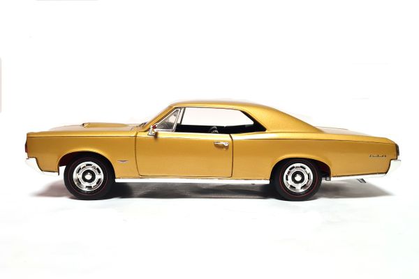 gebraucht! Ertl 07291 Pontiac GTO 1966 gold Maßstab 1:18 - fast wie neu