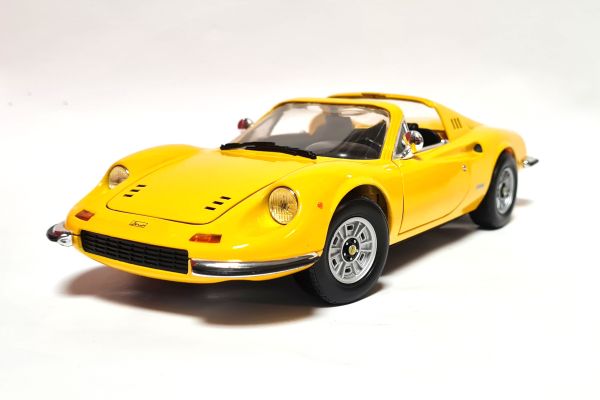 gebraucht! Hot Wheels 23920Y Ferrari Dino 246 GTS Spider 1969 gelb Maßstab 1:18 - fast wie neu