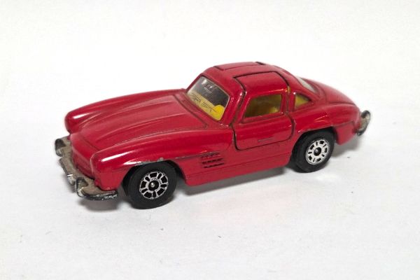 gebraucht! Corgi Mercedes-Benz 300 SL rot - leicht bespielt
