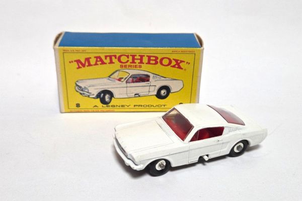 gebraucht! Matchbox No.8 Ford Mustang lenkbar weiss - fast wie neu mit BOX