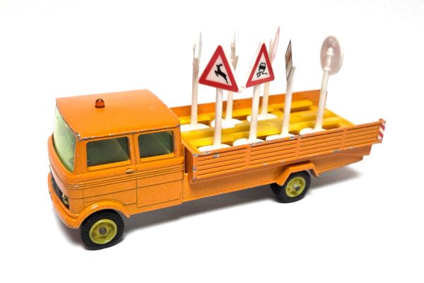 gebraucht! Siku V335 Mercedes-Benz LP608 Straßendienst orange 1:55 - leicht bespielt