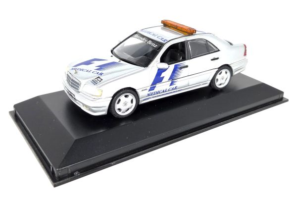 NOS! Minichamps Mercedes-Benz C36 AMG F1 Medical Car (W202) silber 1:43