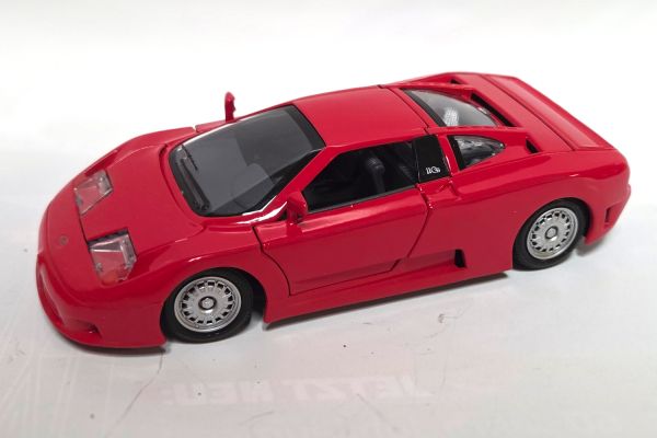 NOS! Maisto Bugatti EB110 rot 1992 Maßstab 1:24 - fast wie neu mit BOX