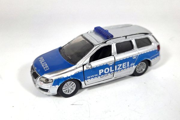 gebraucht! Siku 1401 (1307) VW Passat Variant B6 2.0 FSI Polizei silber/blau - leicht bespielt