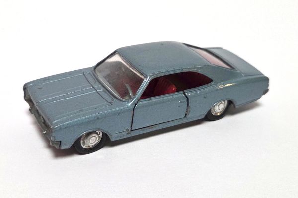 gebraucht! Schuco No.811 Opel Commodore GS hellblau metallic 1:66 Made in Germany - leicht bespielt