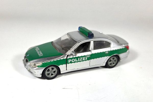 gebraucht! Siku 1352 (1045) BMW 545i Polizei silber/grün - leicht bespielt