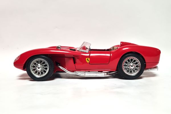 gebraucht! Bburago 3507 Ferrari 250 Testarossa 1957 rot Maßstab 1:18 Modellauto - fast wie neu
