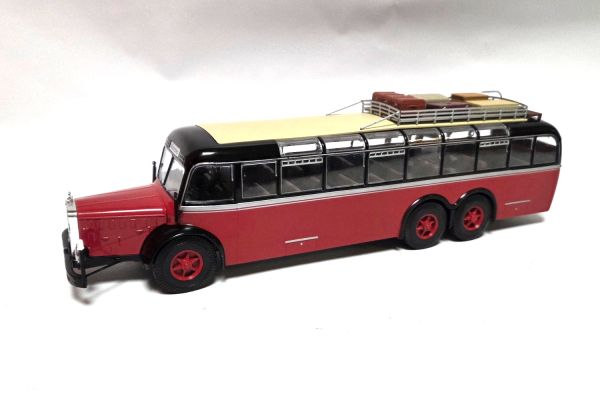 gebraucht! Mercedes-Benz O10000 Reisebus rot/schwarz 1:43 - fast wie neu