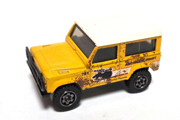 gebraucht! Matchbox Land Rover Defender 90 gelb Dino Search 1:62 - ganz leicht bespielt