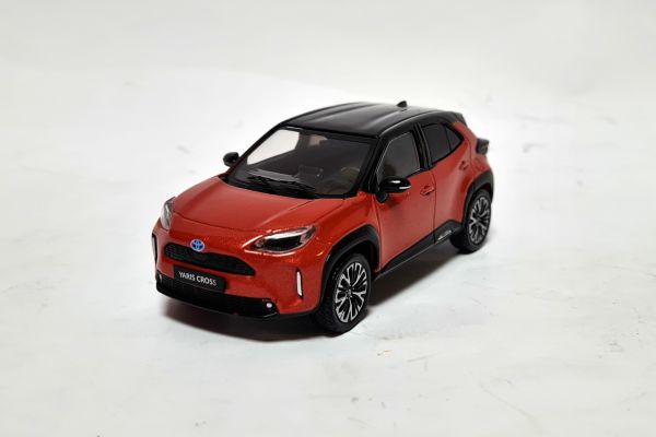 IXO Models CLC510 Toyota Yaris Cross orange metallic 2022 Maßstab 1:43 Modellauto
