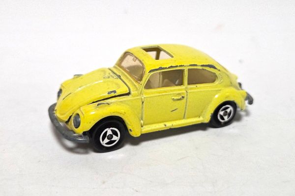 gebraucht! Majorette No.202 Volkswagen 1302 VW Käfer gelb Maßstab 1:60 - leicht bespielt