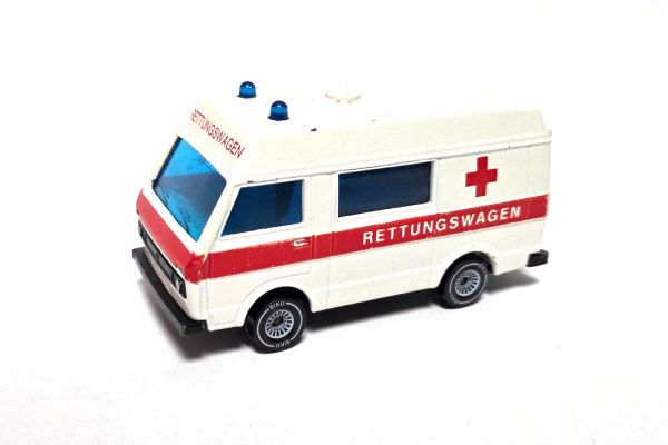 gebraucht! Siku 1623 VW LT28 Medi-Mobil Rettungswagen weiss - ganz leicht bespielt