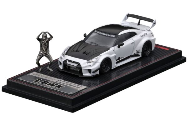 Ignition IG2388 Nissan 35GT-RR LBWK GT perlweiss mit Mr. Kato Figur aus Metall limitiert 1:64