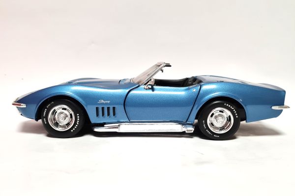 gebraucht! Revell 8819 Chevrolet Corvette Stingray 1969 blau metallic Maßstab 1:18 - fast wie neu