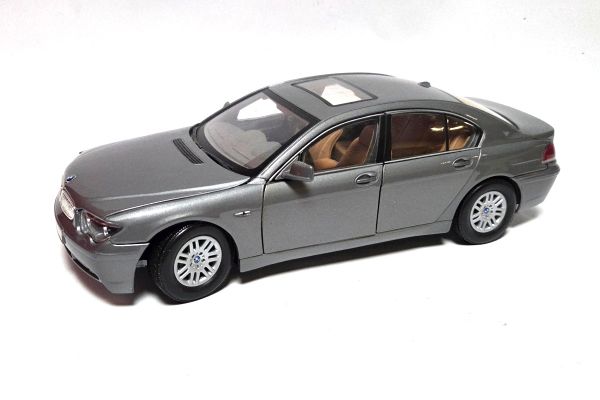gebraucht! Motormax 73123 BMW 745i (E65) grau metallic 1:18 - fast wie neu