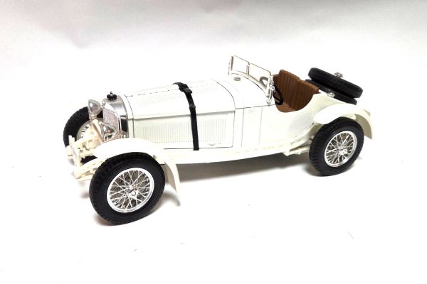 gebraucht! Bburago Mercedes-Benz SSK 1928 weiss 1:18 - leicht bespielt