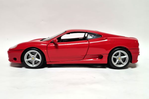 gebraucht! Hot Wheels 25736 Ferrari 360 Modena Coupe 2000 rot Maßstab 1:18 - fast wie neu