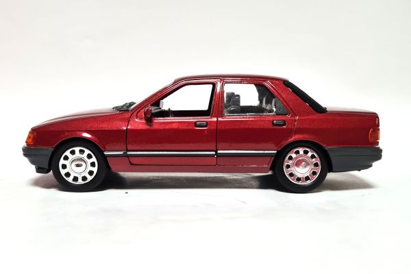 gebraucht! Schabak 1510/1511 Ford Sierra 2.0i Ghia 1987 rot Maßstab 1:25 Modellauto - fast wie neu