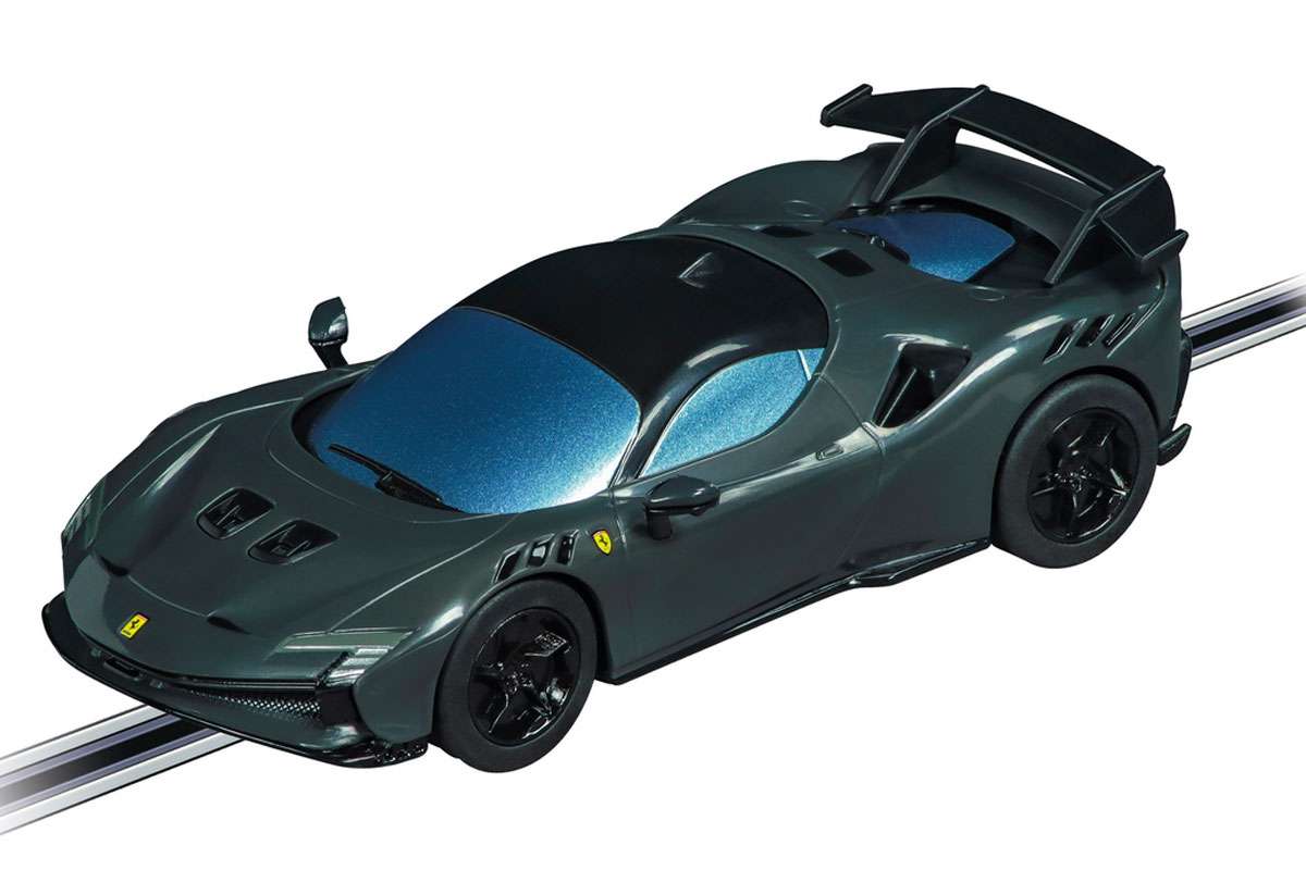 Carrera GO!! – Pista De Coches De 4,3 Metros Con Ferrari SF-23 Y Red Bull RB19, Incluye 2 Coches A Escala 1:43, Controladores Con Turbo, Para Niños De 6+ Años (183x80 Cm)