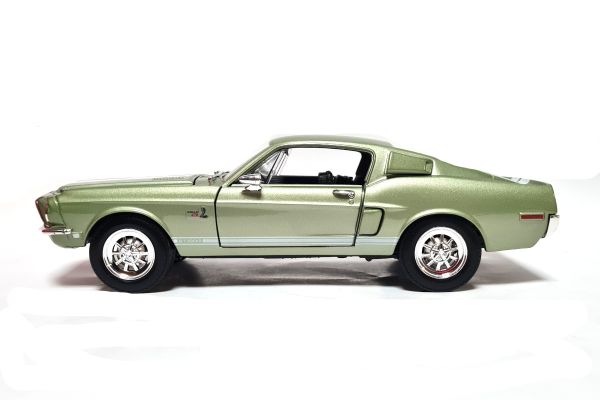 gebraucht! Road Signature 92168 Ford Shelby GT500K 1968 grün metallic Maßstab 1:18 Modellauto - fast