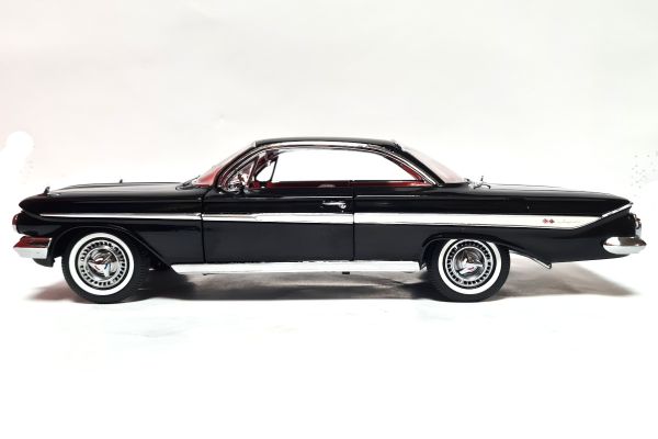 gebraucht! Sun Star 02101 Chevrolet Impala Sport Coupe 1961 schwarz Maßstab 1:18 - fast wie neu