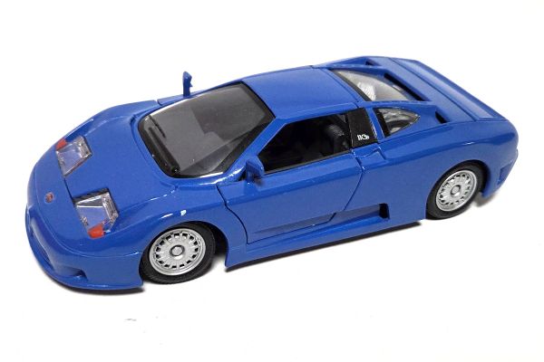 gebraucht! Maisto Bugatti EB110 blau 1992 Maßstab 1:24 - ganz leicht bespielt