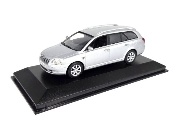 gebraucht! Minichamps Toyota Avensis Combi silber 1:43 - neuwertig