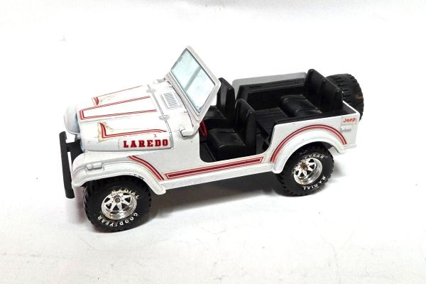 gebraucht! Bburago 9103 Jeep CJ-7 weiss 1:24 - ganz leicht bespielt