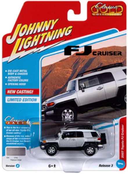 Johnny Lightning JLCG030A-1 Toyota FJ Cruiser silber 2007 - Classic Gold 2022 R3 Maßstab 1:64 Modell