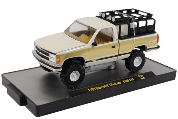 M2 Machines Chevrolet Silverado 1500 4x4 1993 weiss/gold 1:64
