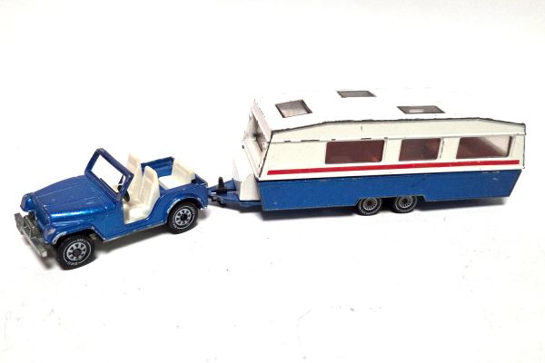 gebraucht! Siku 2518 Jeep CJ-7 mit Camper blau metallic/weiss - etwas bespielt