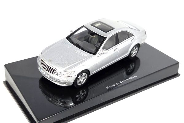 NOS! AutoArt Mercedes-Benz S-Klasse (W221) silber 1:43