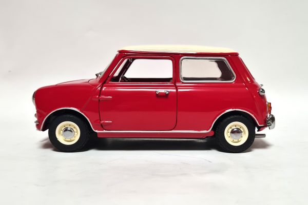 gebraucht! Kyosho 8840 Morris Mini Cooper S 1967 rot/weiß Maßstab 1:18