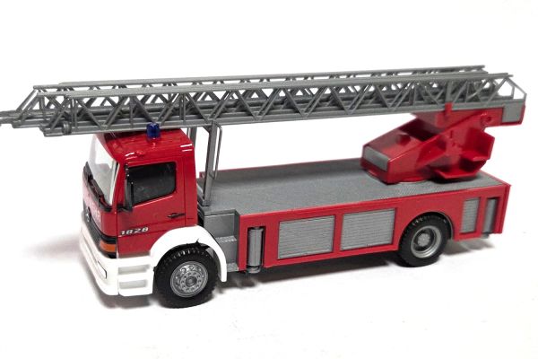 NOS! Herpa Mercedes-Benz Atego Interschutz 2000 Drehleiter Feuerwehr rot 1:87