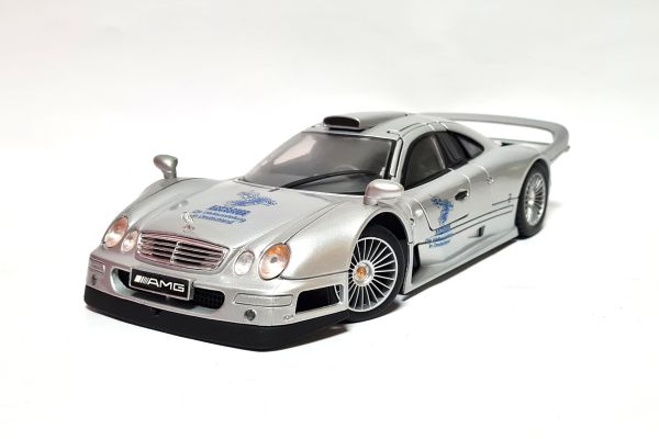 gebraucht! Maisto Mercedes-Benz CLK GTR Strassenversion 1996 "EXPO 2000" silber Maßstab 1:18 - fast