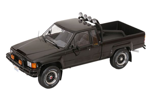 KK-Scale Toyota Hilux Truck Xtra Cab 4x4 1985 schwarz - Zurück in die Zukunft II 1:18