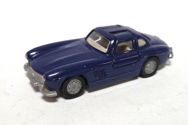 gebraucht! Siku 1073 Mercedes-Benz 300SL dunkelblau - leicht bespielt