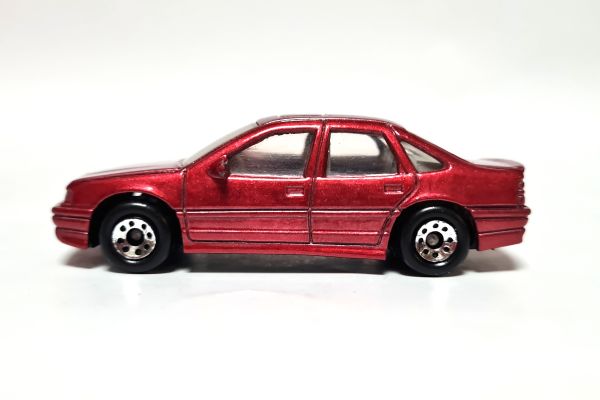 gebraucht! Matchbox Opel Vectra GSI 2000 rot metallic 1989 Maßstab 1:59 - ganz leicht bespielt