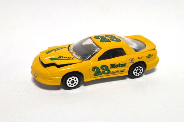 gebraucht! Majorette No.212 Pontiac Firebird gelb Maßstab 1:63 - ganz leicht bespielt
