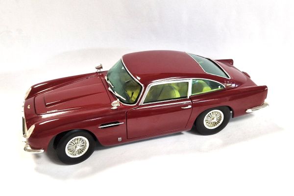 gebraucht! Chrono H1002 Aston Martin DB5 weinrot 1963 Maßstab 1:18 - fast wie neu