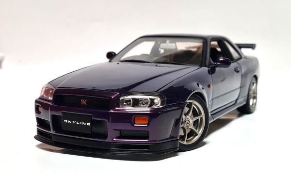 gebraucht! Autoart 77304 Nissan Skyline GT-R V-Spec (R34) 1999 midnight purple Maßstab 1:18 - fast w