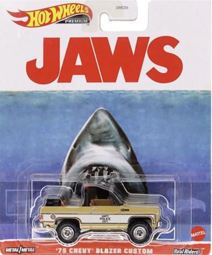 Hot Wheels DMC55-HKC24 Chevrolet Blazer Custom beige 1975 "Der weiße Hai" Maßstab 1:64 Modellauto