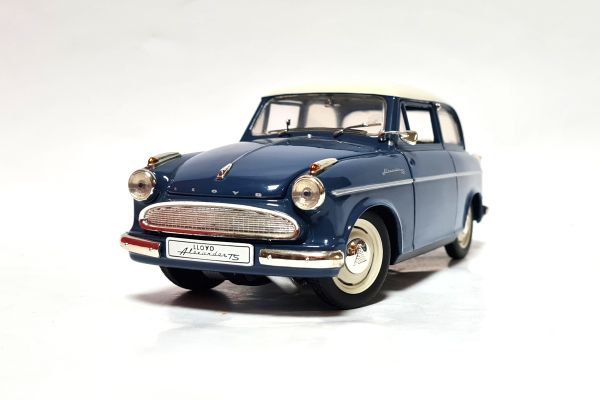gebraucht! Revell 08960 Lloyd Alexander TS Coupe 1959 dunkelblau/weiß Maßstab 1:18